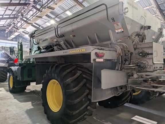 Image of John Deere 800R equipment image 2