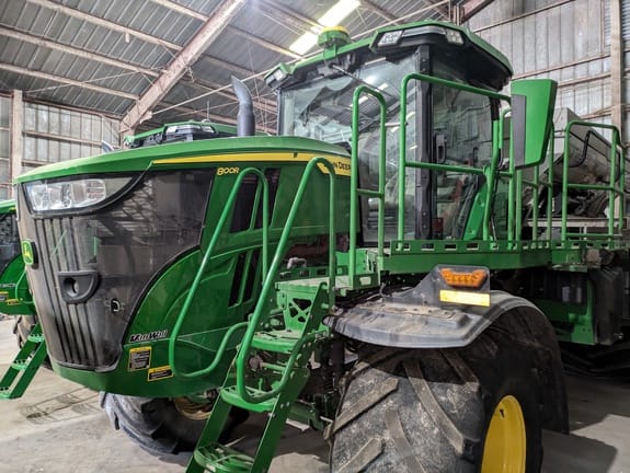 2022 John Deere 800R Equipment Image0