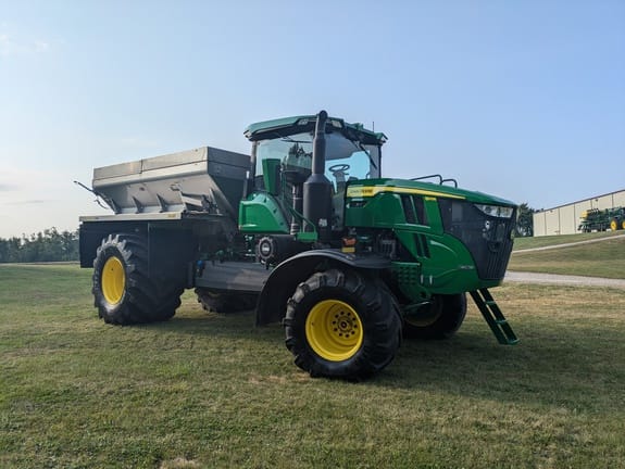 2022 John Deere 800R Equipment Image0