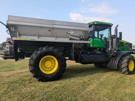 Image of John Deere 800R equipment image 1