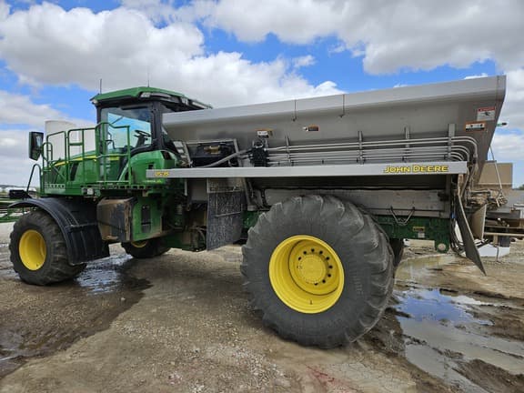 Image of John Deere 800R equipment image 2