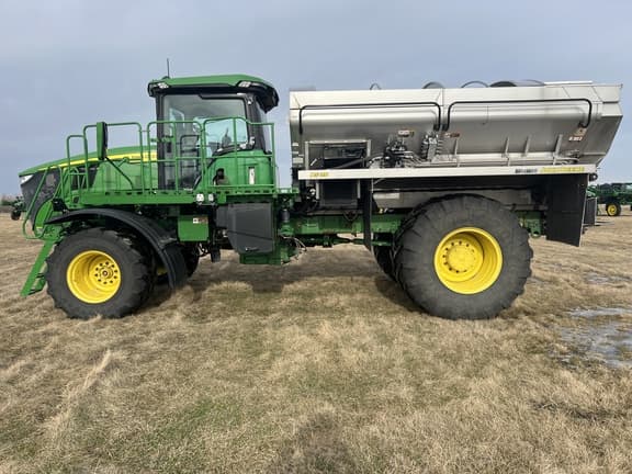 Image of John Deere 800R equipment image 2