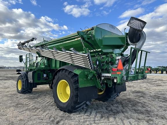 Image of John Deere 800R equipment image 2
