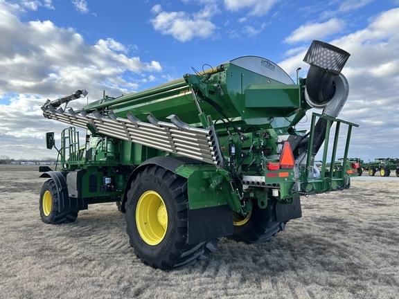 Image of John Deere 800R equipment image 2