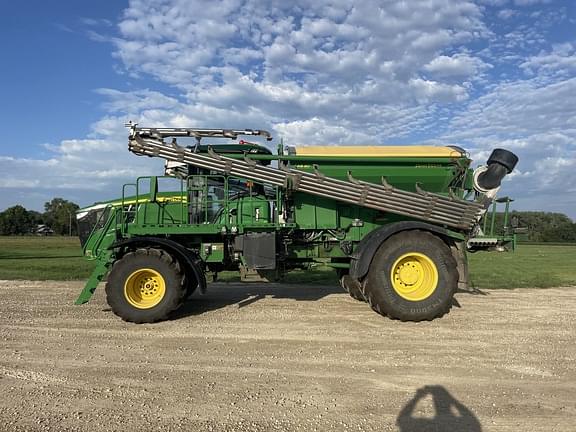 Image of John Deere 800R equipment image 1