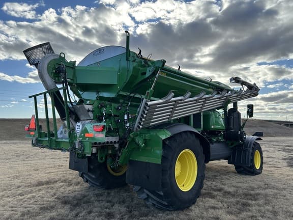 Image of John Deere 800R equipment image 4