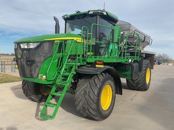 2022 John Deere 800R Equipment Image0