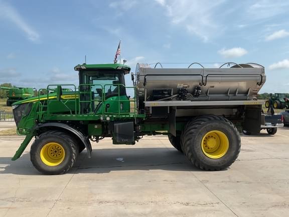 Image of John Deere 800R equipment image 4