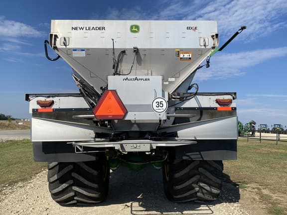 Image of John Deere 800R equipment image 2