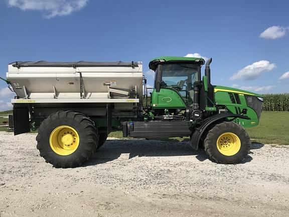 Image of John Deere 800R equipment image 4