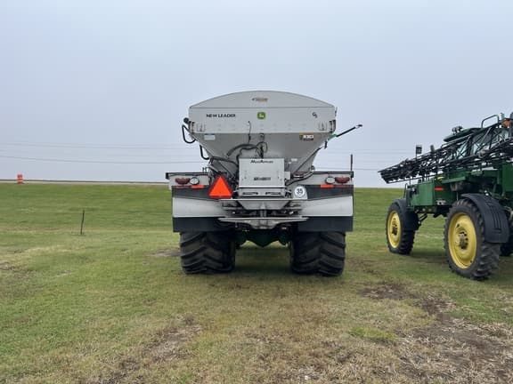 Image of John Deere 800R equipment image 4
