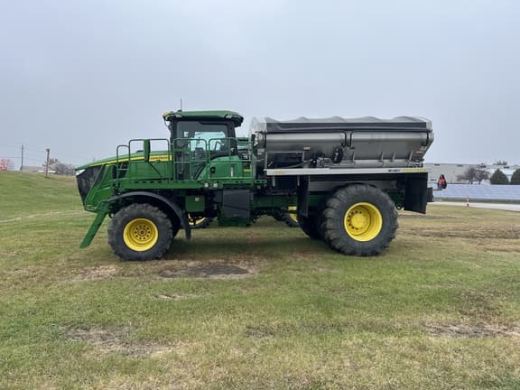 Image of John Deere 800R equipment image 1