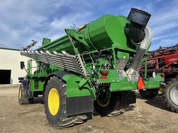 Image of John Deere 800R equipment image 4
