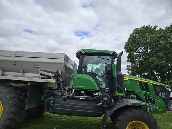 Image of John Deere 800R equipment image 4