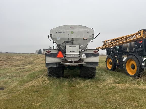 Image of John Deere 800R equipment image 3