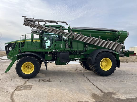 2022 John Deere 800R Equipment Image0