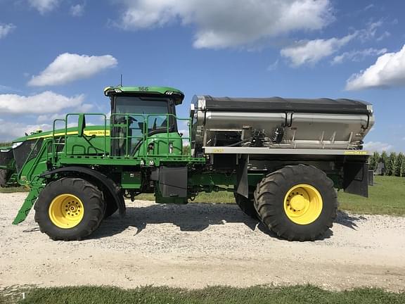 Image of John Deere 800R equipment image 2