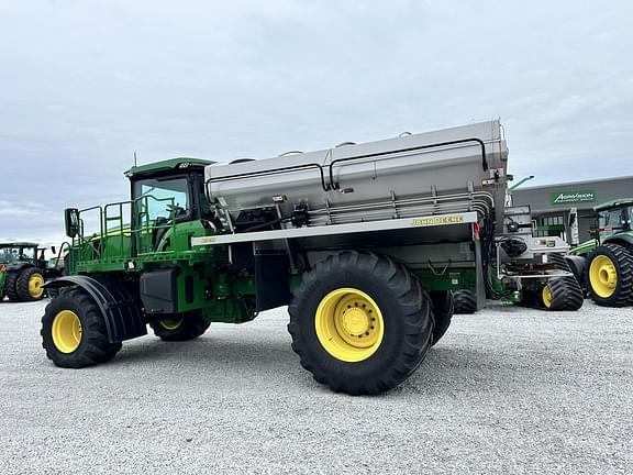 Image of John Deere 800R equipment image 3