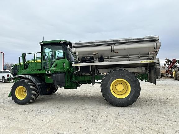 Image of John Deere 800R equipment image 2