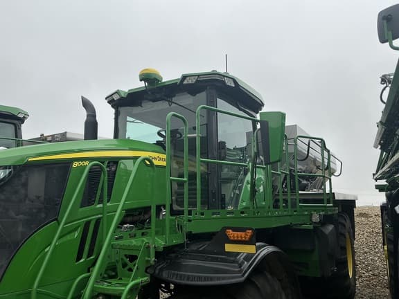 Image of John Deere 800R equipment image 1
