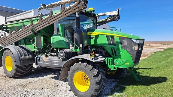 Image of John Deere 800R equipment image 1