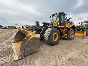 2022 John Deere 824L Image