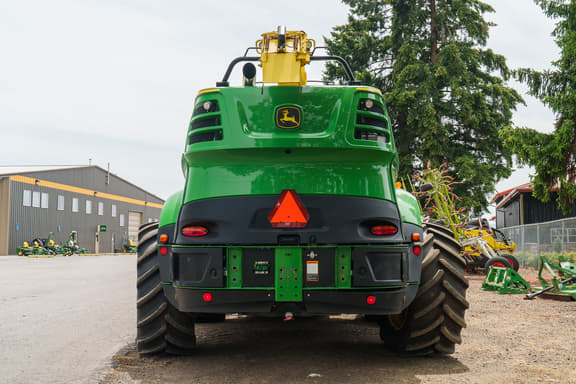 Image of John Deere 8300 equipment image 4