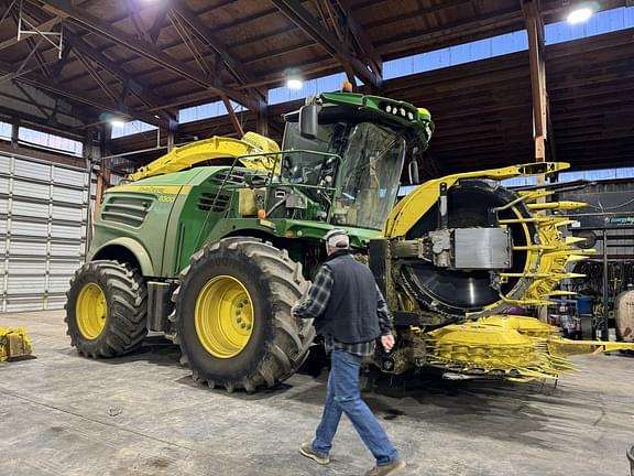 Image of John Deere 8300 equipment image 2