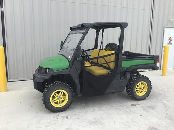 Image of John Deere XUV 835M equipment image 1