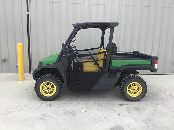 Image of John Deere XUV 835M Primary image