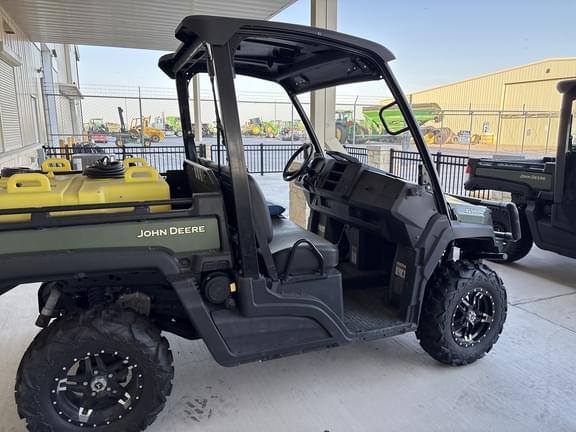 Image of John Deere XUV 835M equipment image 1