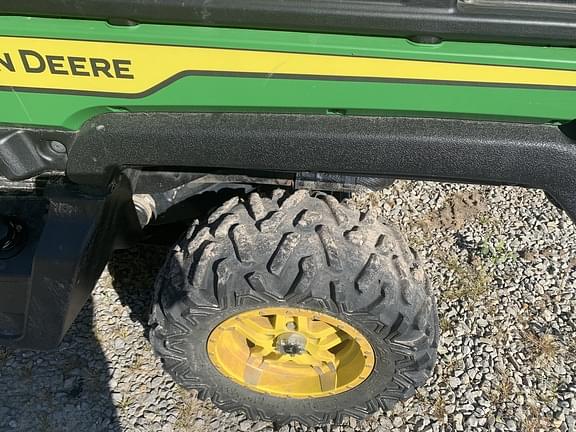 Image of John Deere XUV 835M equipment image 2