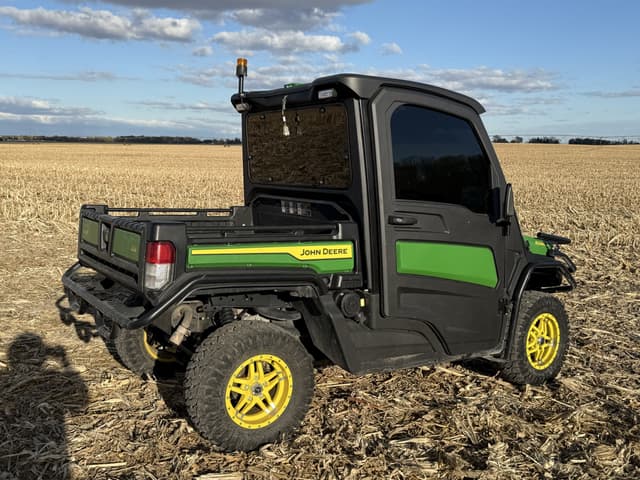 Image of John Deere XUV 835M equipment image 2