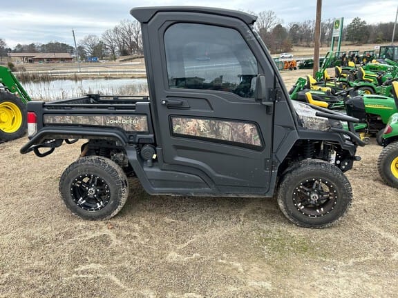 2022 John Deere XUV 835R Equipment Image0