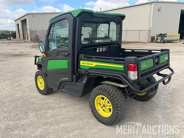 Image of John Deere XUV 835R equipment image 2