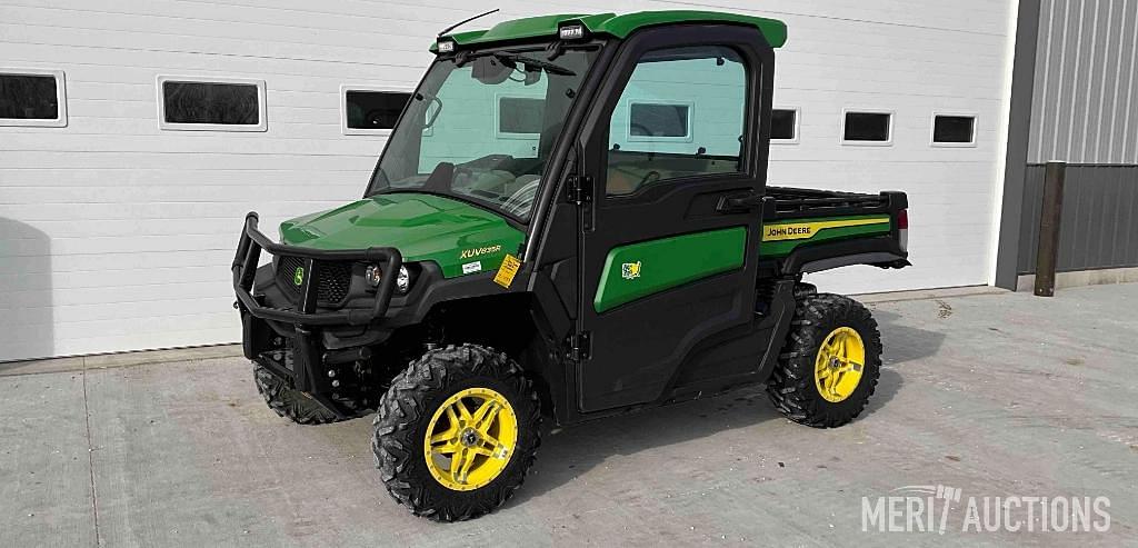 Image of John Deere XUV 835R Primary image