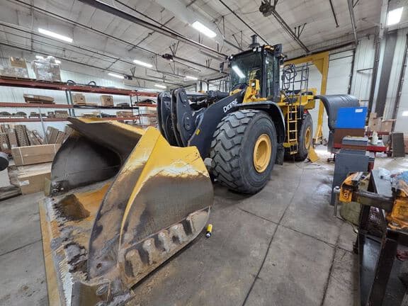 Image of John Deere 844L Primary image