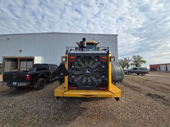 Image of John Deere 844L equipment image 3