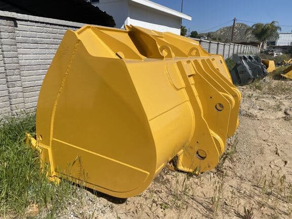 Image of John Deere Wheel Loader Bucket Image 1