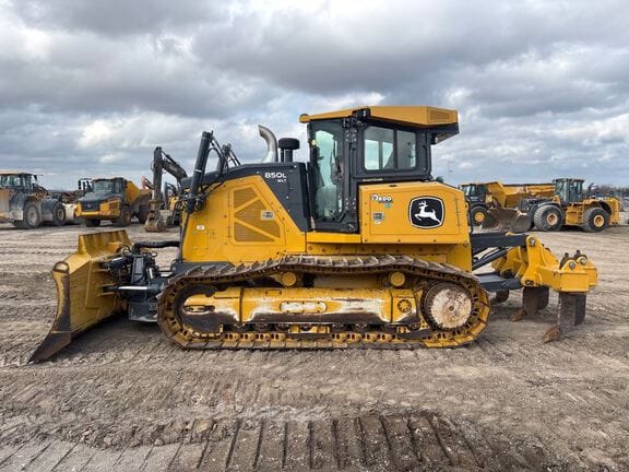 2022 John Deere 850L WLT Equipment Image0