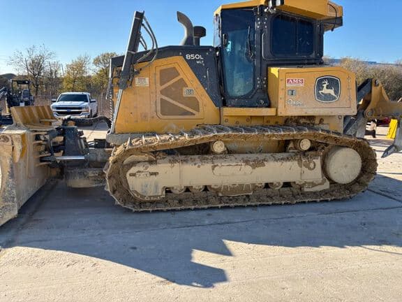 Image of John Deere 850L equipment image 1