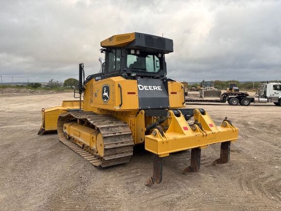 Image of John Deere 850L WLT equipment image 2