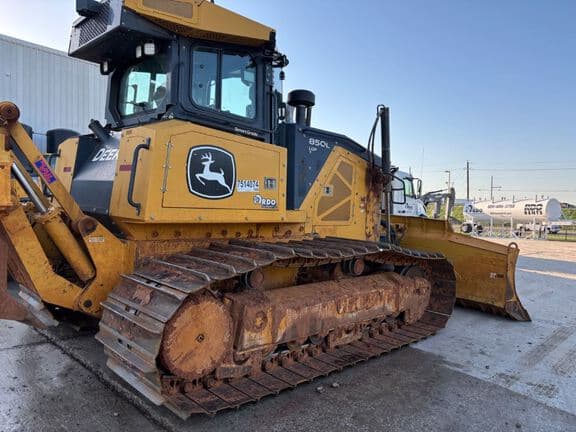Image of John Deere 850L LGP equipment image 3