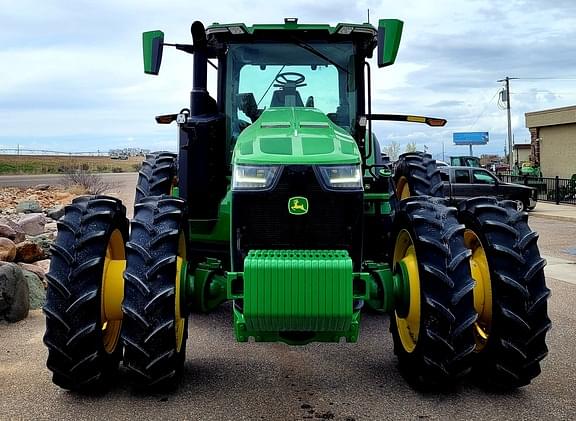 Image of John Deere 8R 230 equipment image 2