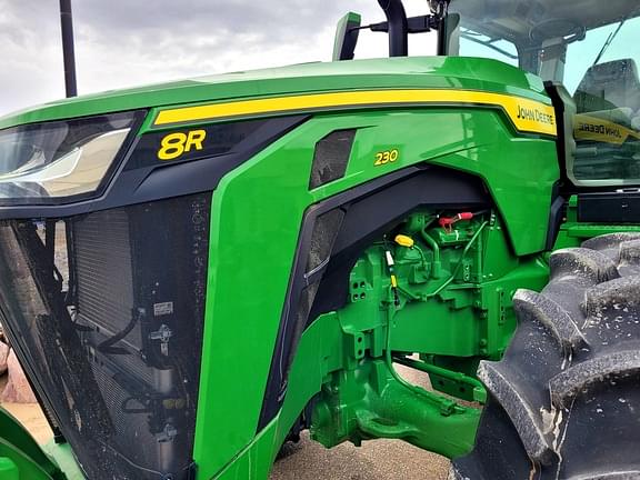 Image of John Deere 8R 230 equipment image 3