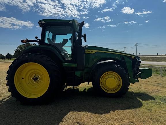 Image of John Deere 8R 230 equipment image 1