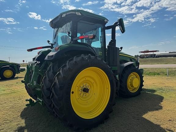 Image of John Deere 8R 230 equipment image 4