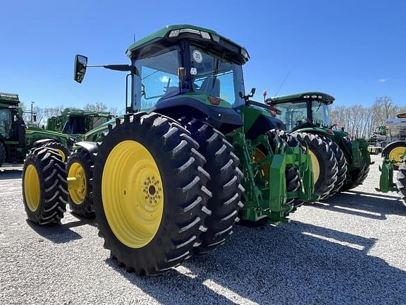 Image of John Deere 8R 230 equipment image 3