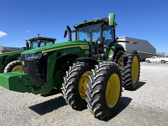 Image of John Deere 8R 230 equipment image 4