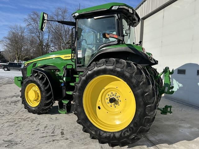 Image of John Deere 8R 230 equipment image 4